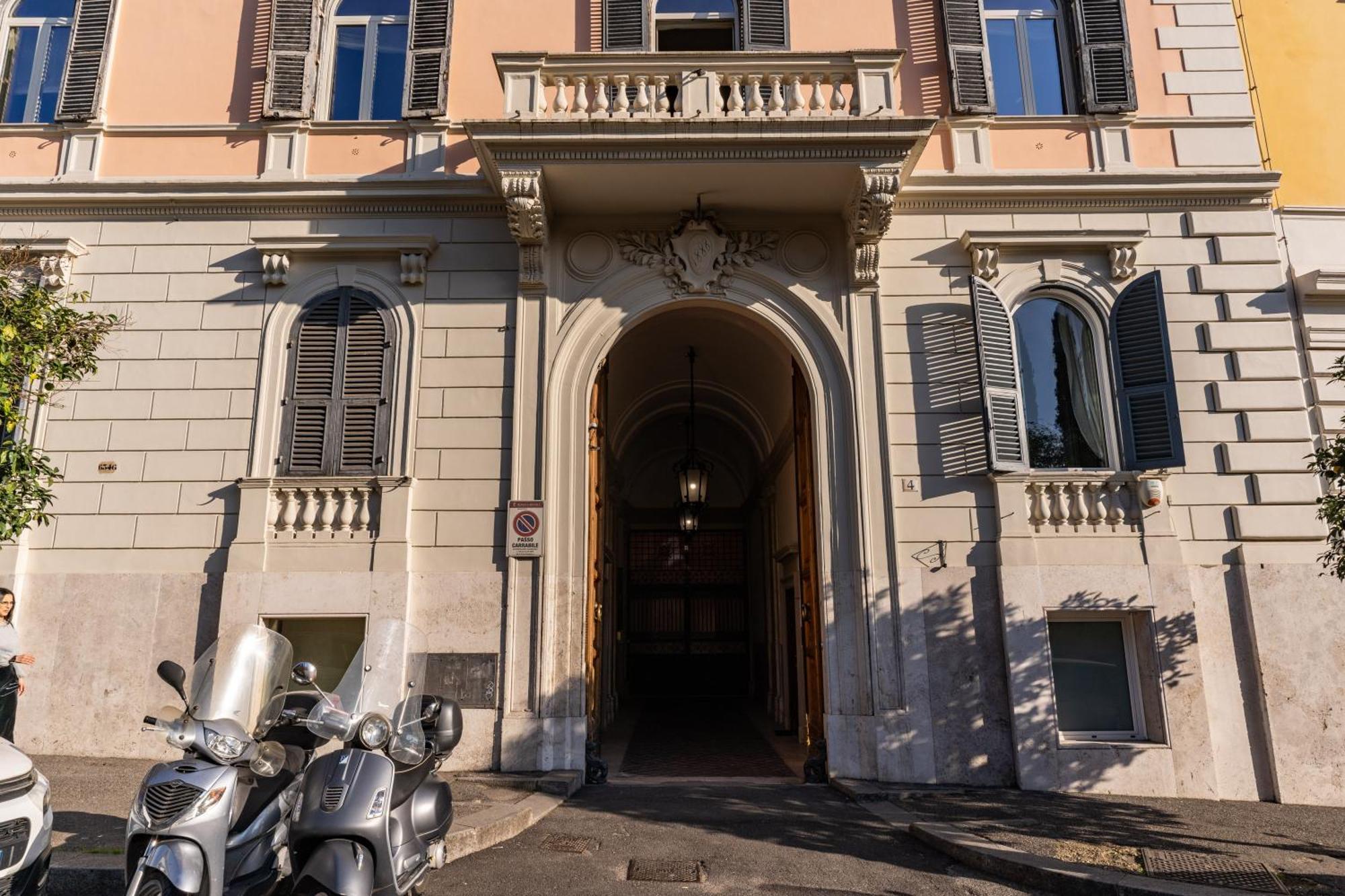 Opera Suites Pinciana — Foto 1